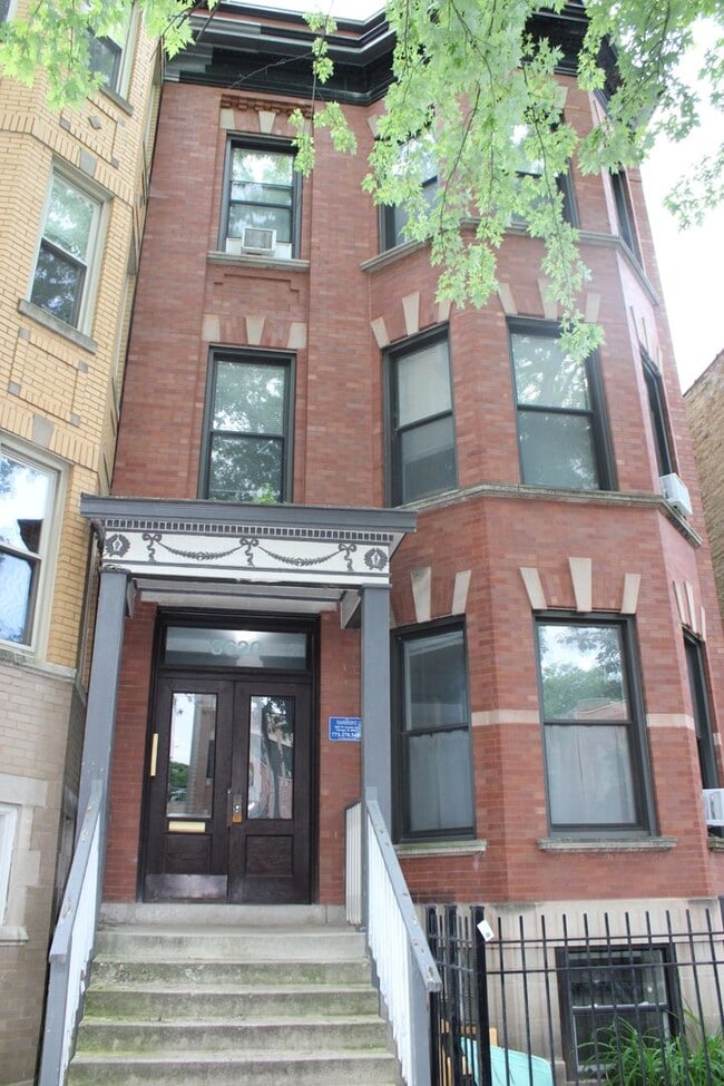 Building Photo - 3620 N Hermitage Ave