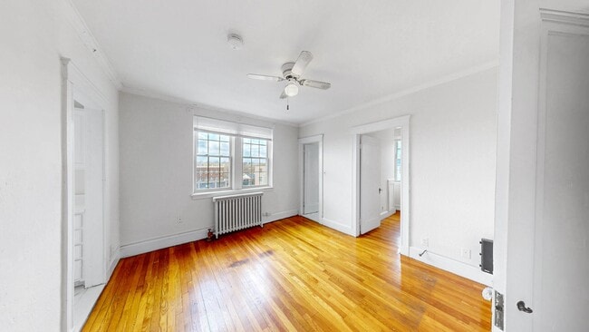 Building Photo - Medford Square 1-bed with heat and hot water included