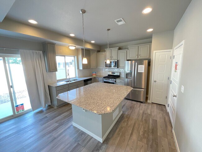 Building Photo - 3 Bedrooom Home Available Near Dublin Blvd...