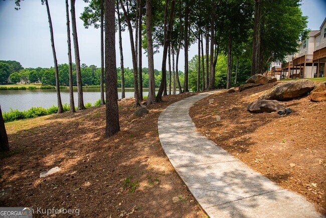 Building Photo - 45 Greenview Dr