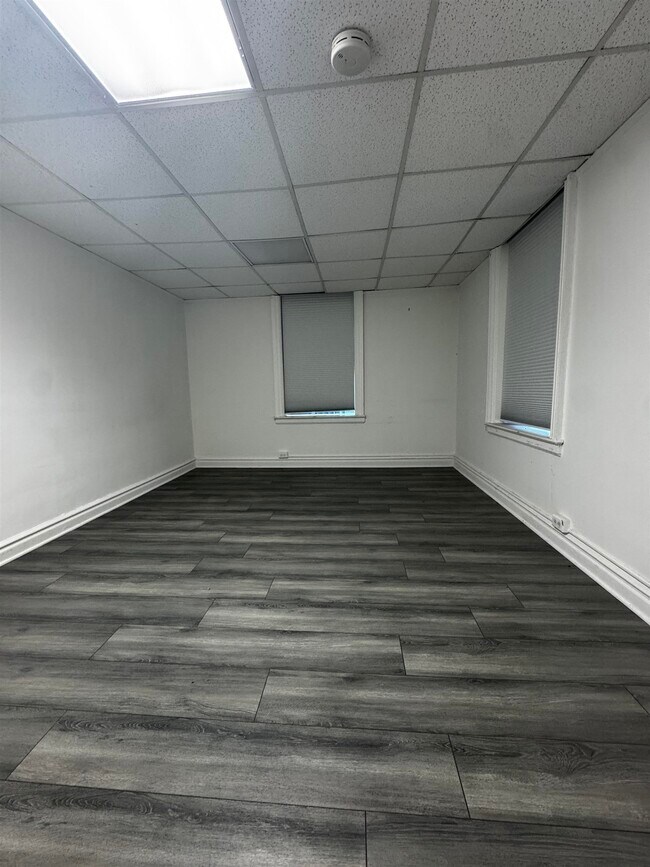 Building Photo - 250 BROAD Ave