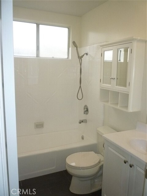 Building Photo - 15910 Harvard Blvd