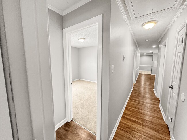 Building Photo - Nice 3 Bedroom Ranch