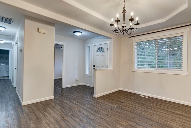 Building Photo - Updated 2-Bedroom Home with Bonus Room on ...