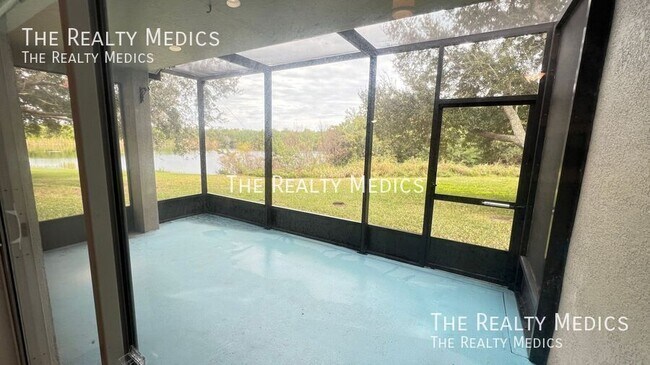 Building Photo - 895 Villa Dr