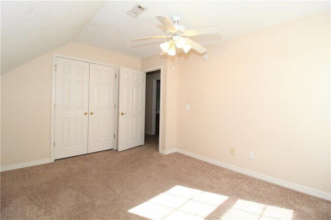 Building Photo - 2581 Bowman Dr
