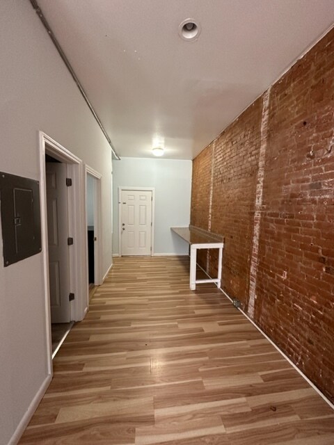 Building Photo - 5 Main St