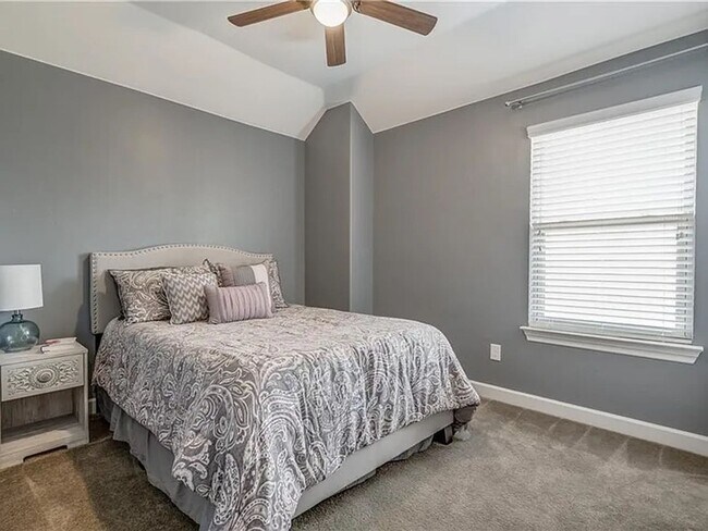 Building Photo - Beautiful 4bed/2.5bath Home Available in Mustang, OK