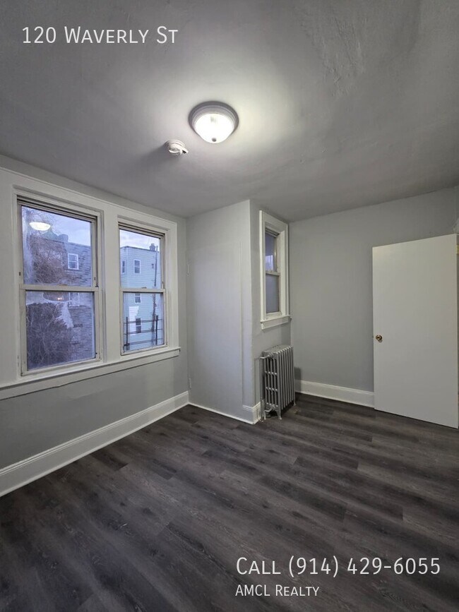 Building Photo - 120 Waverly St