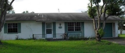 Building Photo - "Charming 2-Bed