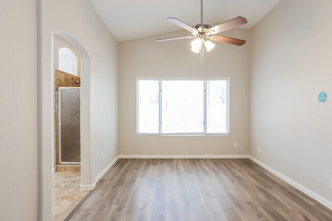 Building Photo - 3 Bedroom Home in Phoenix