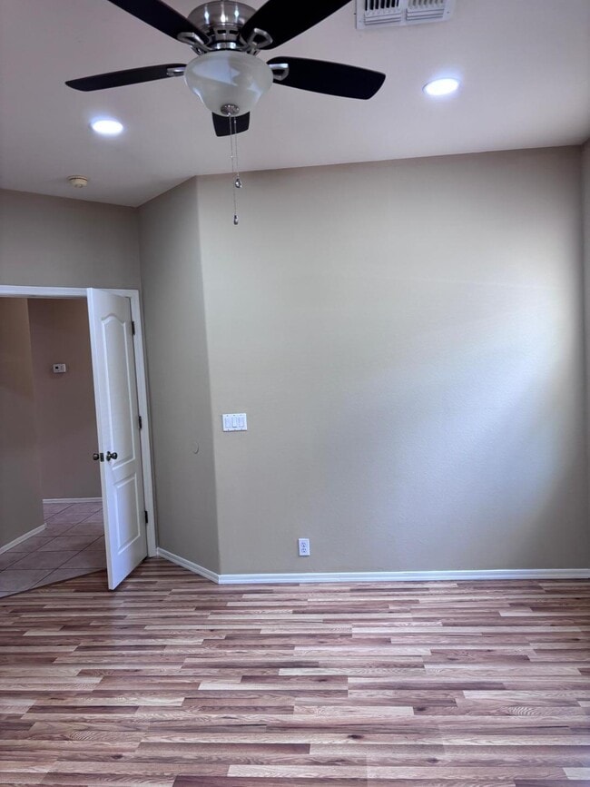 Building Photo - 2720 E Hulet Dr