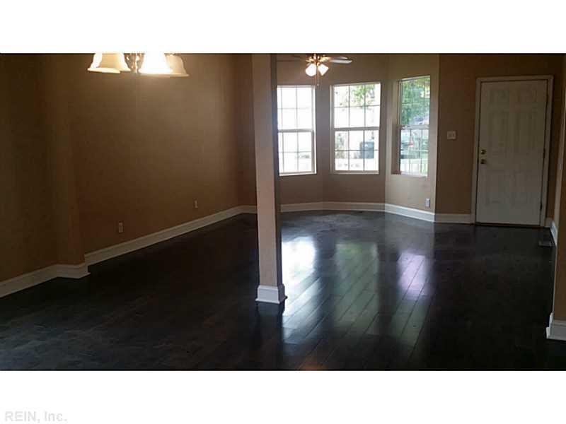 Building Photo - 3214 Bapaume Ave