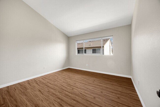 Building Photo - Bright and Open 3 Bedrooms Plus 2 Car Garage