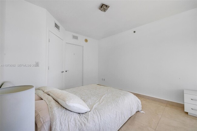 Building Photo - 1830 S Ocean Dr