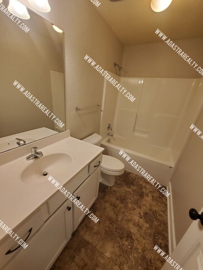 Building Photo - 8318 N Spruce Ave