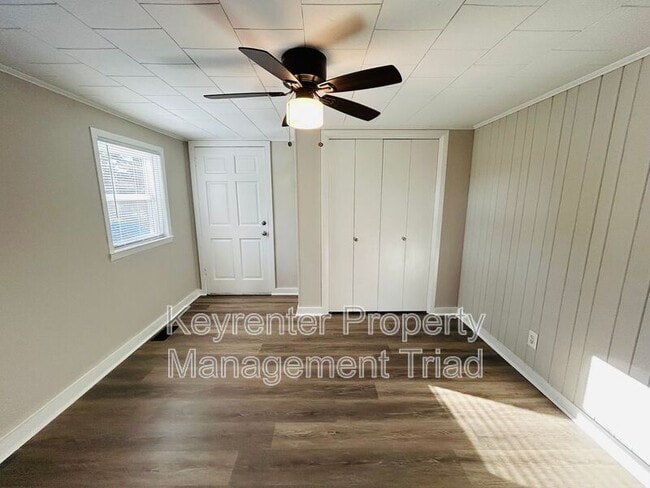 Building Photo - 5087 Meadowbrook Dr