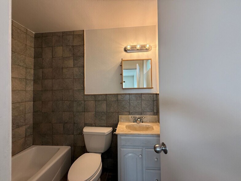 Building Photo - Charming Highland Park Retreat | Spacious 3BD/3BA on a Cul-de-Sac