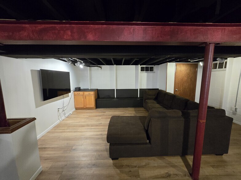 Building Photo - 3600 Goetz Dr