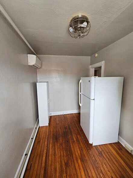 Building Photo - 3143 Ellwood Ave