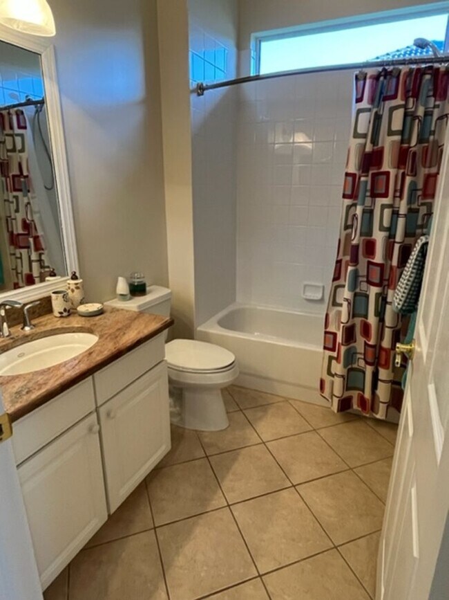 Building Photo - 12561 Lake Run Dr