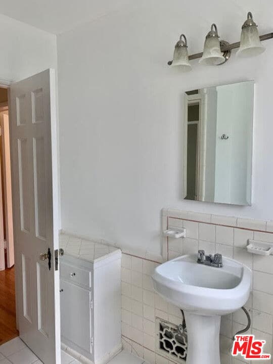 Building Photo - 356 S La Jolla Ave