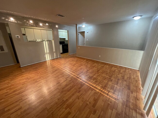 Building Photo - JULY PRE-LEASE Spacious 2 Bedroom 2 Bathro...