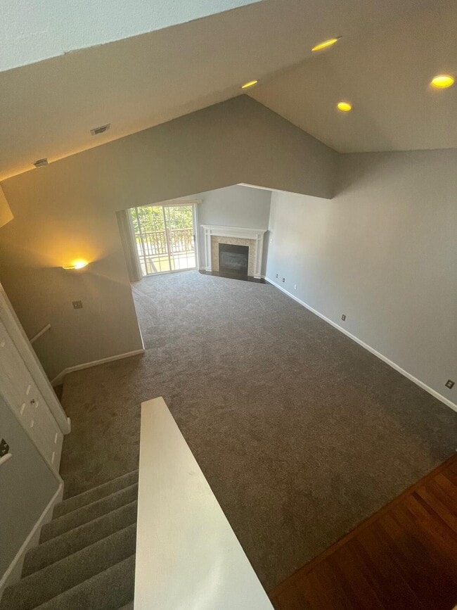 Building Photo - N17W26887 E Fieldhack Dr