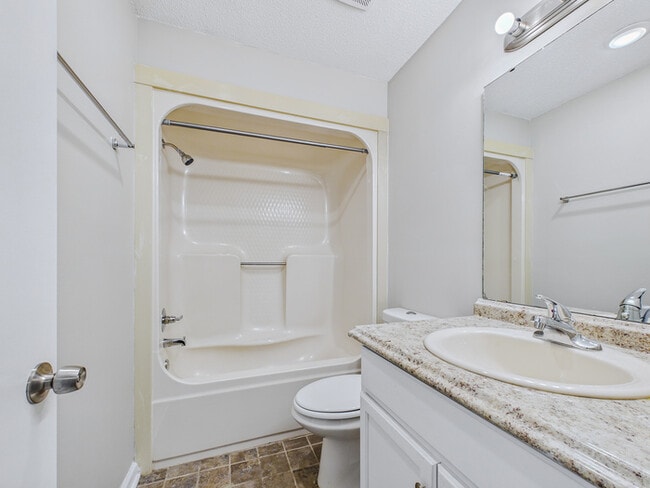 Building Photo - 303 May St