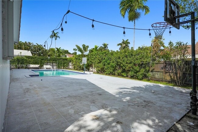 Building Photo - 2101 NE 211th Terrace