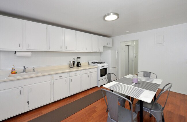 Building Photo - 370 8th Ave