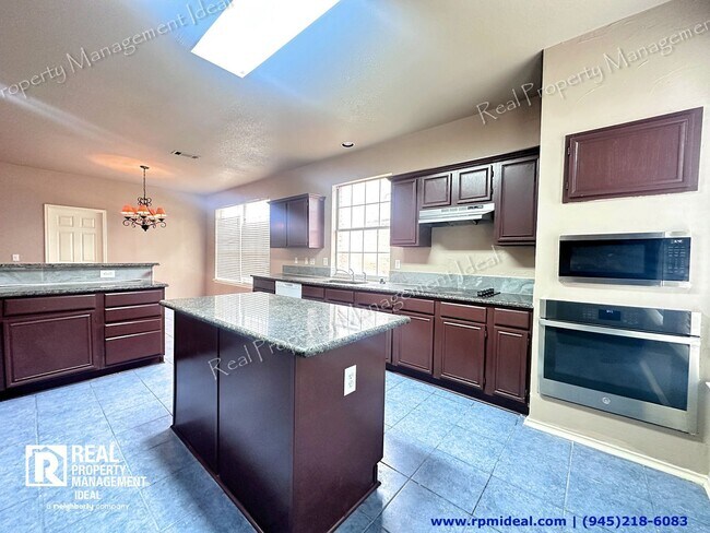 Building Photo - 8801 Vernon Ct