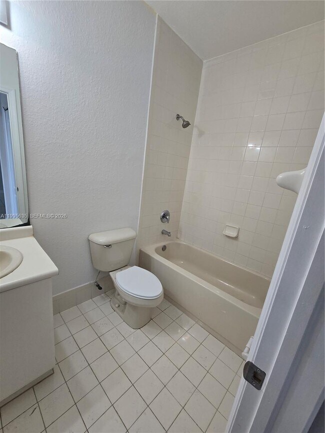 Building Photo - 2903 SE 17th Ave