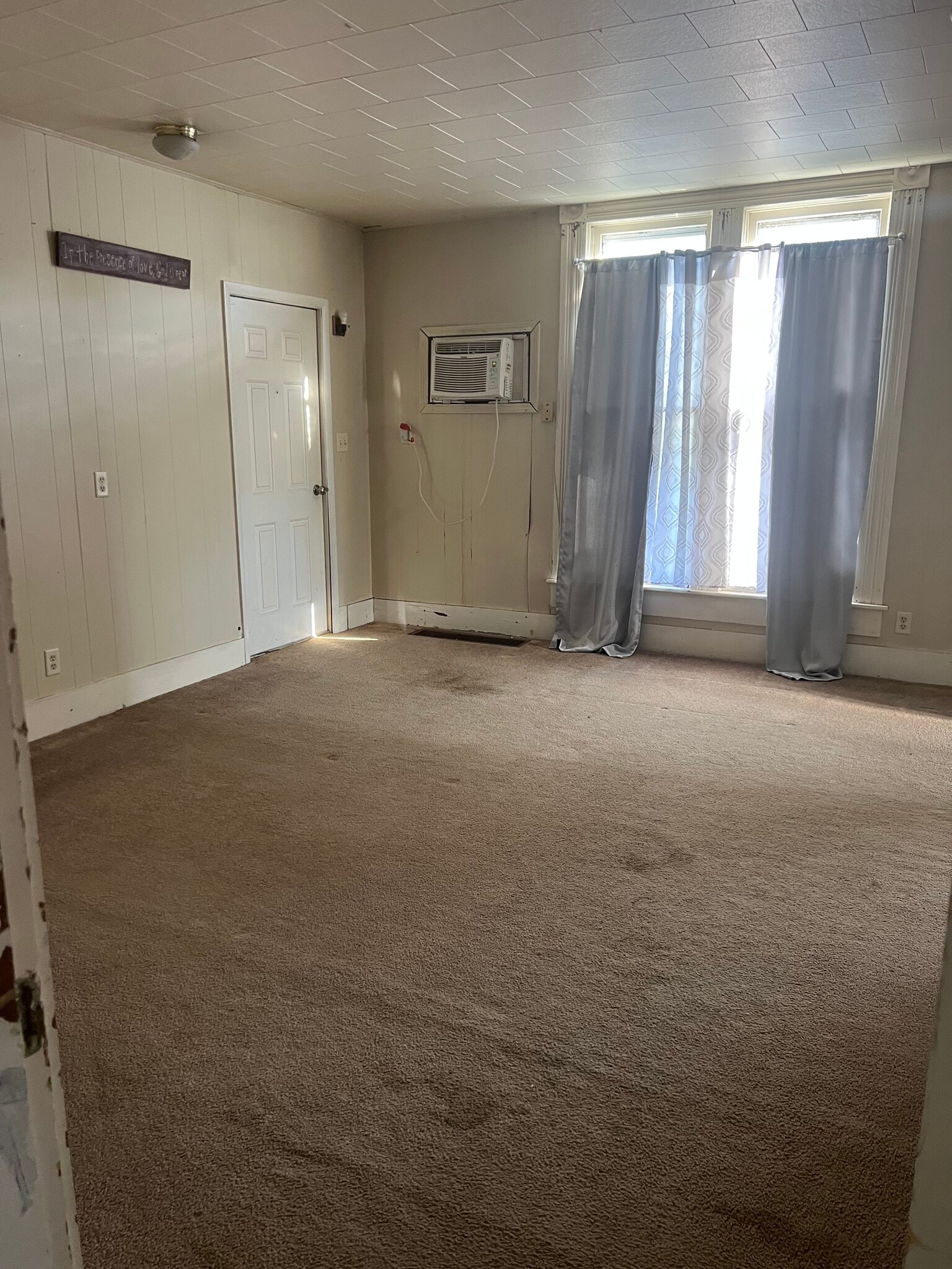 Building Photo - 300 S Washington St