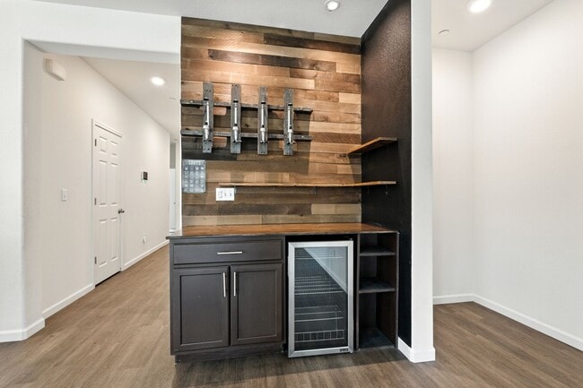 Building Photo - Modern, solar-ready, 3 bed / 2 bath House ...