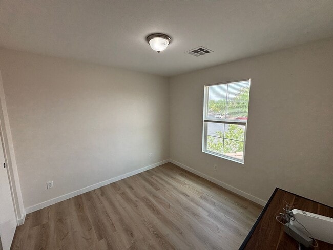Building Photo - 1729 Ronzard Ave