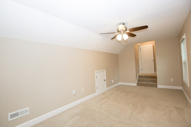 Building Photo - Charming 3 bed, 2.5 bath home with bonus t...