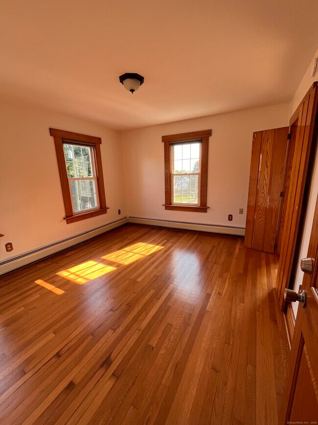 Building Photo - 702 Farmington Ave