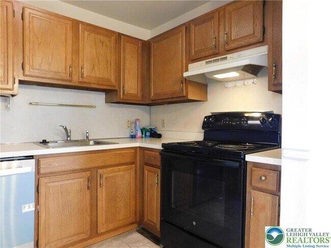 Building Photo - 813 Main St