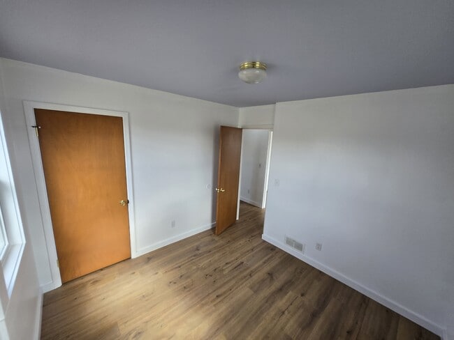 Building Photo - 11 Ball Ln