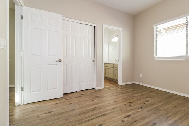 Building Photo - 5303 W Fawn Dr