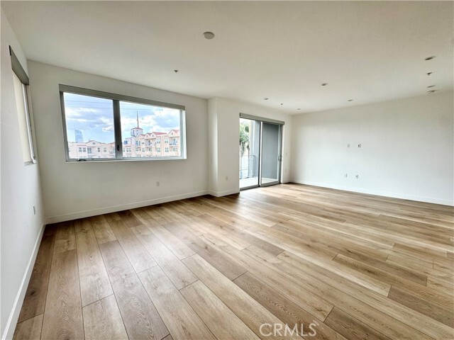 Building Photo - 957 S Figueroa St