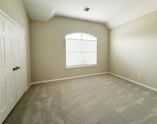 Building Photo - 10114 Willow Crossing Dr