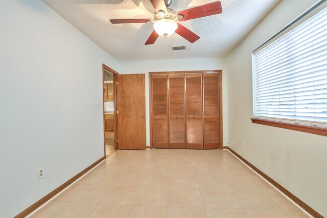 Building Photo - 1609 Willow Bend Way