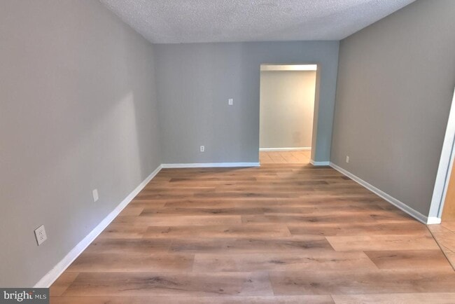 Building Photo - 11658 Stoneview Square