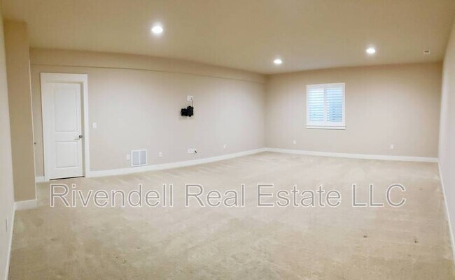Building Photo - 6932 Groveton Ave