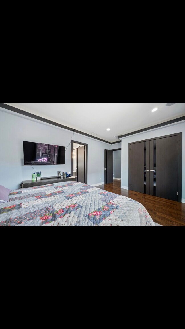 Primary bedroom - 4133 W Hirsch St