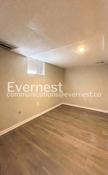 Building Photo - 13002 Crystal Ave