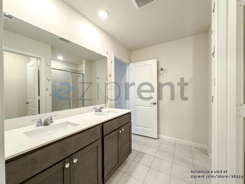 Building Photo - 712 Smokey Trail