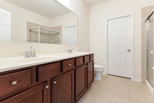 Building Photo - 2528 Dunraven Ave